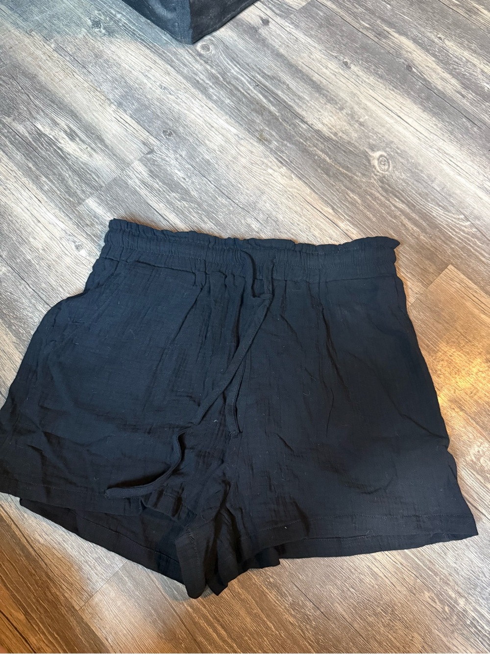 Women’s Black Elastic Waist Pull-On Shorts